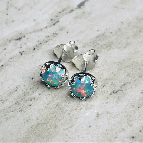 Jewelry - 925 Sterling Silver Mint Green Opal Earrings 5mm